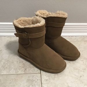 Bearpaw Buckle Boots With Warm Liner Sz 5